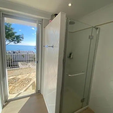 别墅 Cap D Contemporaine Pied Dans L Eau 昂蒂布