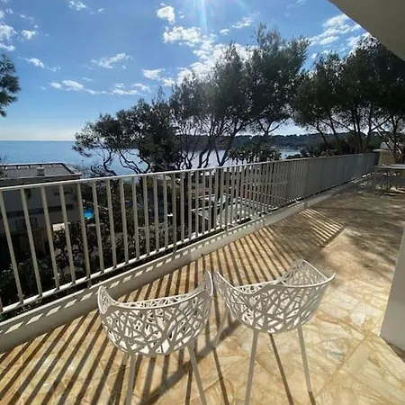 Villa Cap D Contemporaine Pied Dans L Eau
