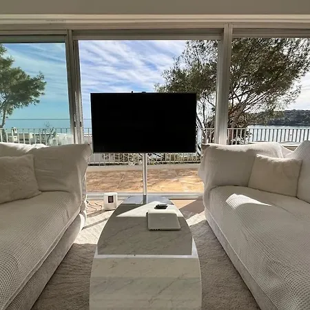 Villa Cap D Contemporaine Pied Dans L Eau