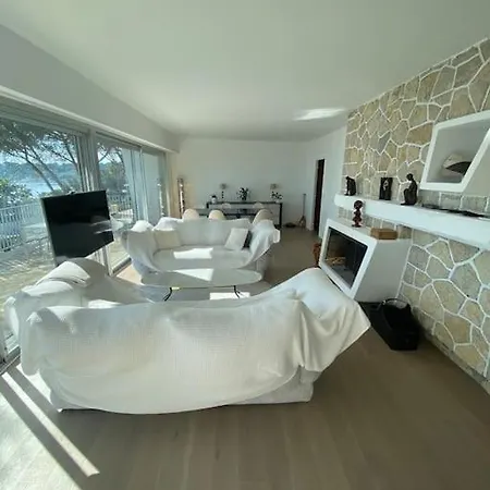 Cap D Contemporaine Pied Dans L Eau Villa Antibes