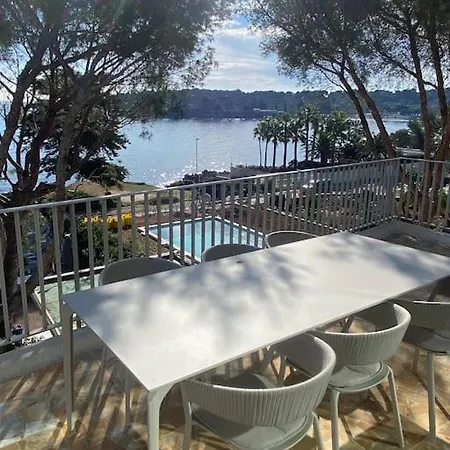 Cap D Contemporaine Pied Dans L Eau * Antibes