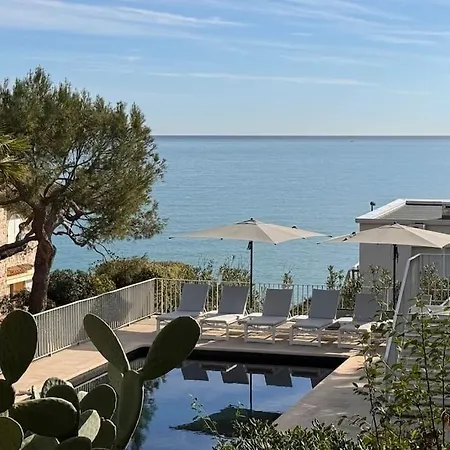 Villa Cap D Contemporaine Pied Dans L Eau
