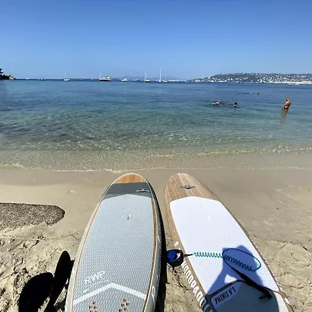Cap D Contemporaine Pied Dans L Eau * Antibes