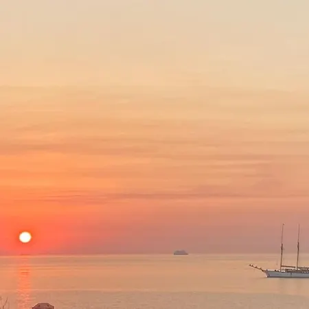 Cap D Contemporaine Pied Dans L Eau