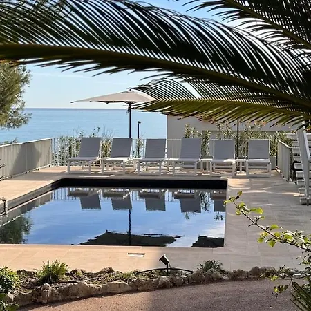 Cap D Contemporaine Pied Dans L Eau