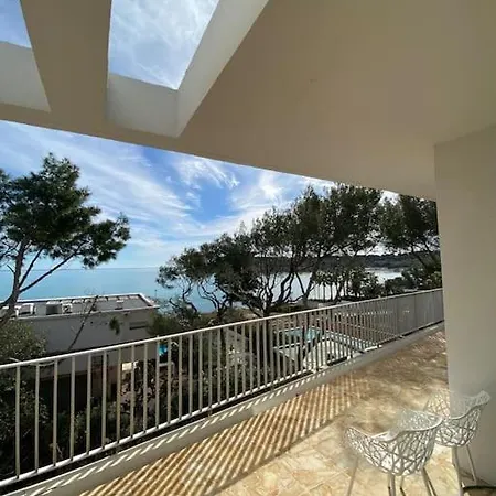 Cap D Contemporaine Pied Dans L Eau * Antibes